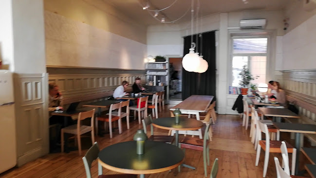 Cafè Pom & Flora Vasastan Open Times