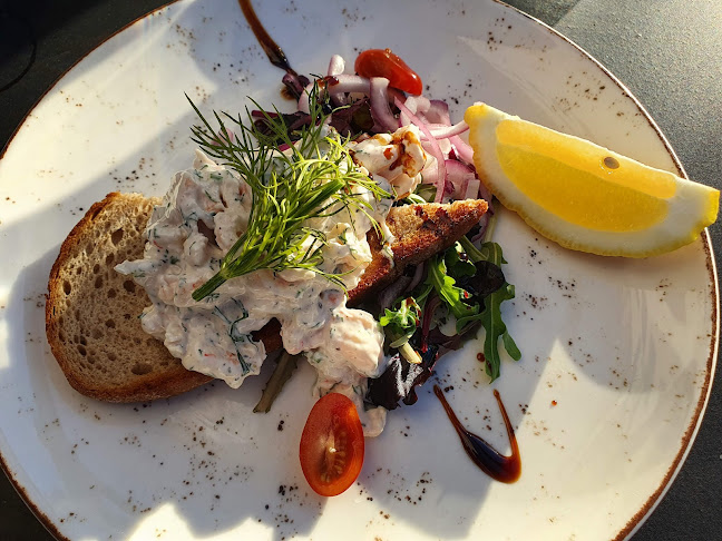 BankOmat Seaside - Gastronomi och hotellverksamhet