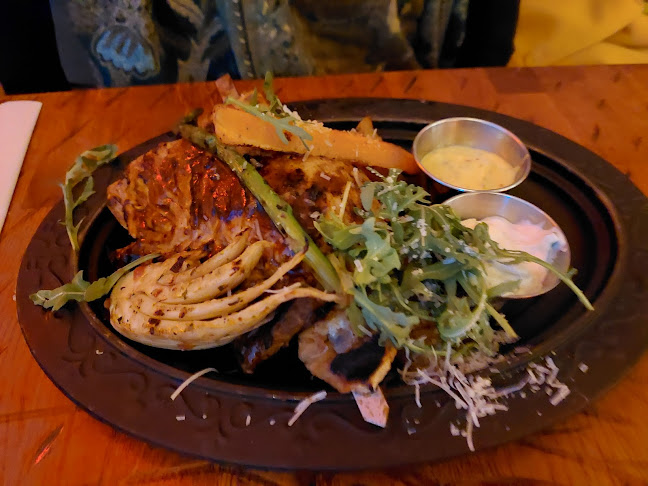 Firavin Kök & Cocktail Bar - Gastronomi och hotellverksamhet