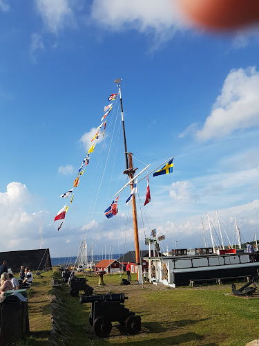 Piraten pizzeria Phone number