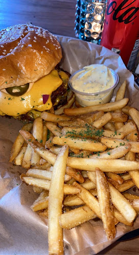 Mums Burgers - Gastronomi och hotellverksamhet