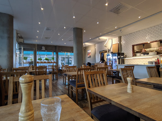 Opinii despre Mitt kök Restaurang & Pizzeria în Göteborg - Gastronomi och hotellverksamhet