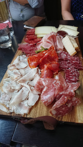 Enoteca Sassi - Gastronomi och hotellverksamhet