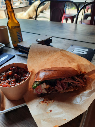 Holy Smoke BBQ - Gastronomi och hotellverksamhet