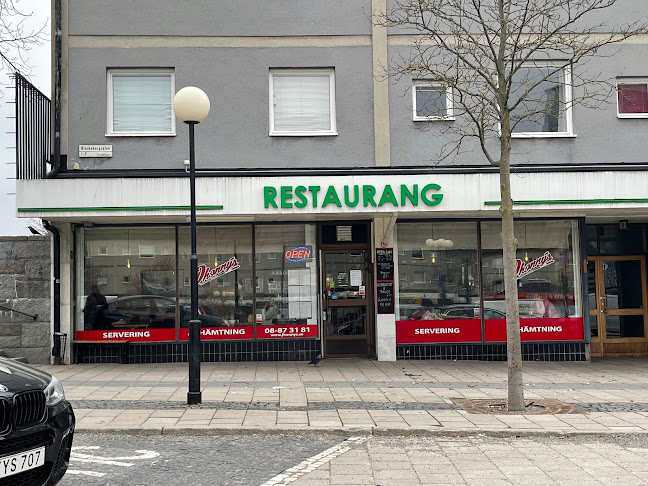 Jhonny's American & Italian Kitchen