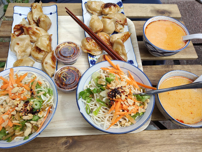 Fengsson Dumpling House Open Times