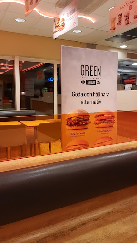 Max Burgers Open Times