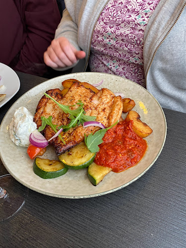 Tzatziki - Gastronomi och hotellverksamhet