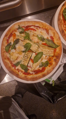 Opinii despre adams grill och pizzeria în Eskilstuna - Gastronomi och hotellverksamhet