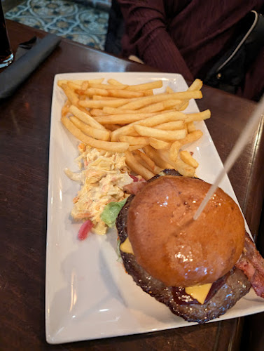 McCool's Bar - Gastronomi och hotellverksamhet