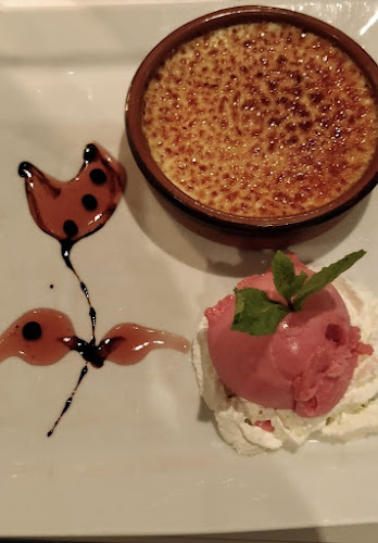 Aqua dinner & drinks