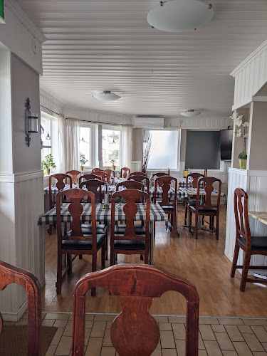 Restaurang & Café Papa Jun Open Times