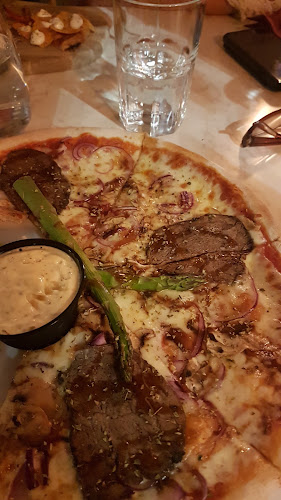 Holli Pizza & Games - Gastronomi och hotellverksamhet