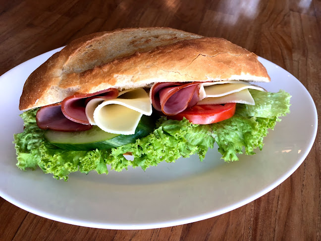 Comentarii opinii despre The Roundabout Cafe & Bistro