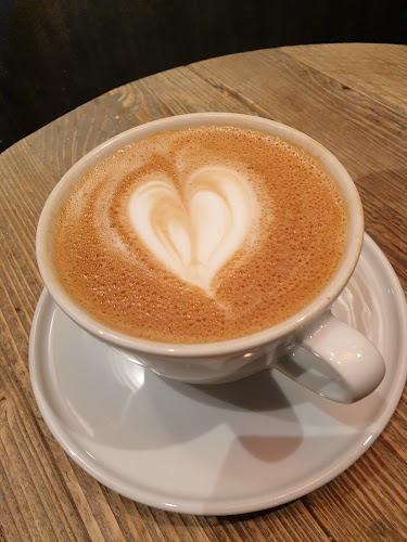 Opinii despre Espresso House Skövde Central SKÖ în Skövde - Gastronomi och hotellverksamhet