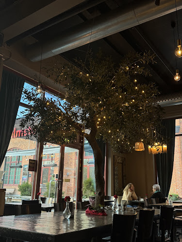 Libanesen - Gastronomi och hotellverksamhet