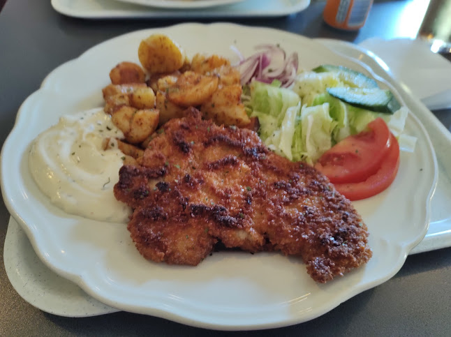 Restaurang & Pizzeria Värmullen - Gastronomi och hotellverksamhet