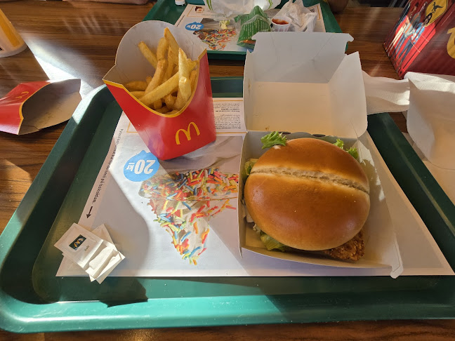 Opinii despre McDonald's Härnösand în Härnösand - Gastronomi och hotellverksamhet