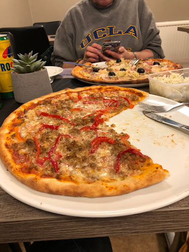 Opinii despre Romme Pizzeria în Borlänge - Gastronomi och hotellverksamhet