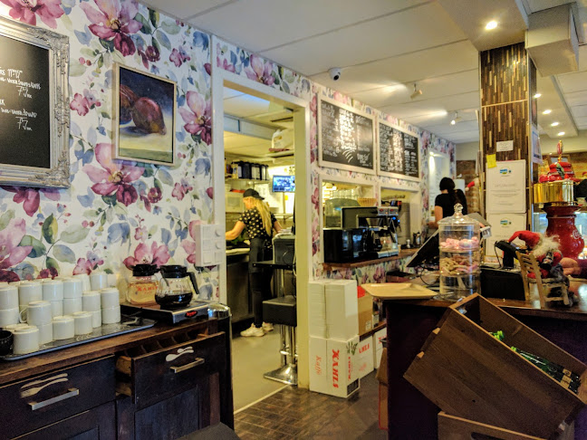 Gårdscafeét - Café & Bistro - Gastronomi och hotellverksamhet