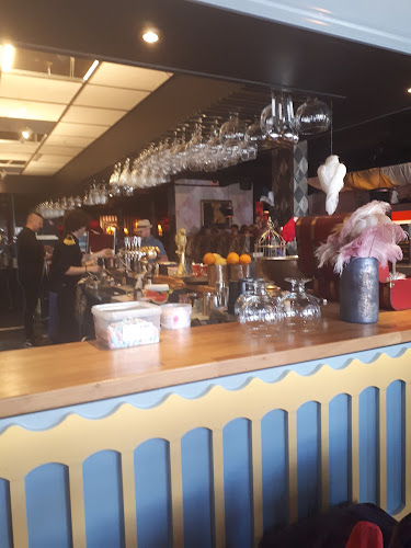 Pinchos - Gastronomi och hotellverksamhet