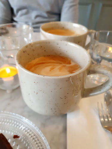 Opinii despre Caffè Mezzo în Solna - Gastronomi och hotellverksamhet
