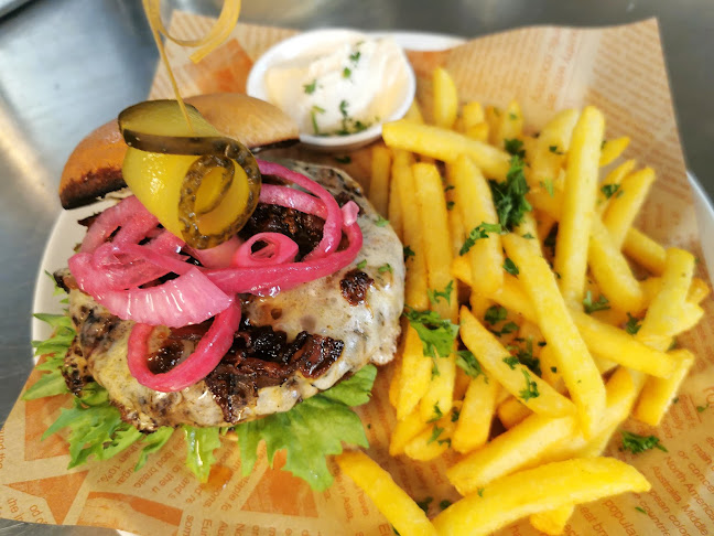 Möre Golfkrog - Gastronomi och hotellverksamhet