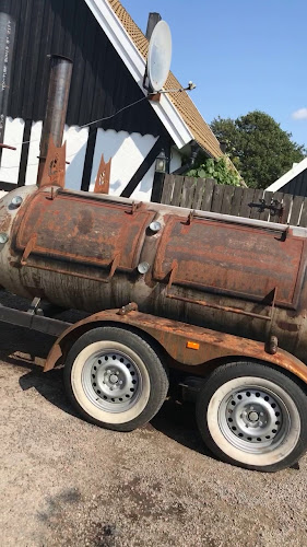 Holy Smoke BBQ - Gastronomi och hotellverksamhet