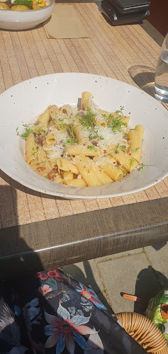 Momenti Liberi - Gastronomi och hotellverksamhet