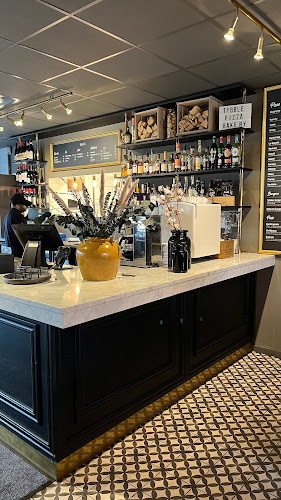 Opinii despre Restaurang Tybble / pizzeria och kvarterskrog în Örebro - Gastronomi och hotellverksamhet