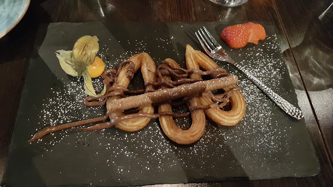 Caliente Tapasbar City - Gastronomi och hotellverksamhet