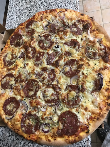 Hawaii Pizzeria - Gastronomi och hotellverksamhet