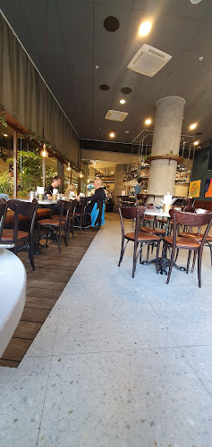 Le Bistro - Gastronomi och hotellverksamhet