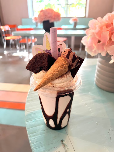 Opinii despre Miss Crickets Milkshake bar în Höganäs - Gastronomi och hotellverksamhet