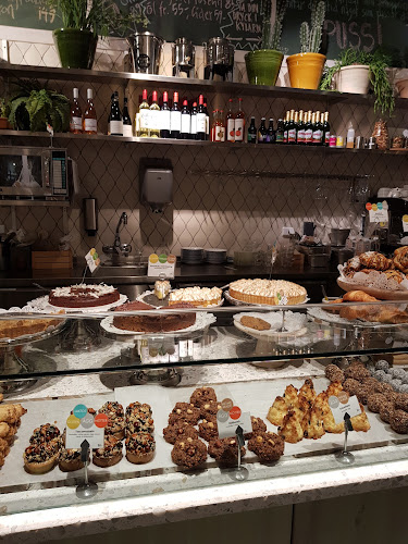 Sally Voltaire & Systrar