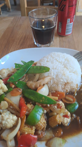 Opinii despre Parn Thai Take Away în Södertälje - Gastronomi och hotellverksamhet