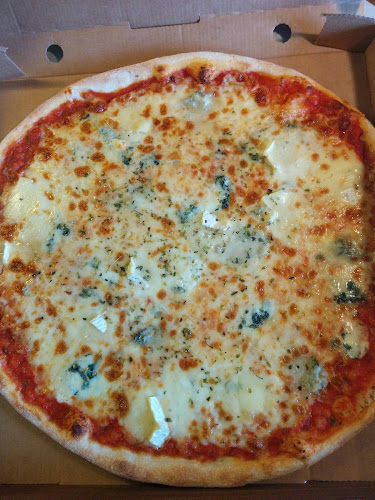 Pizzeria 2000 - Gastronomi och hotellverksamhet