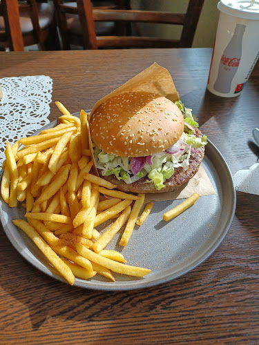 Opinii despre Allé Hamburgarrestaurang în Säffle - Gastronomi och hotellverksamhet