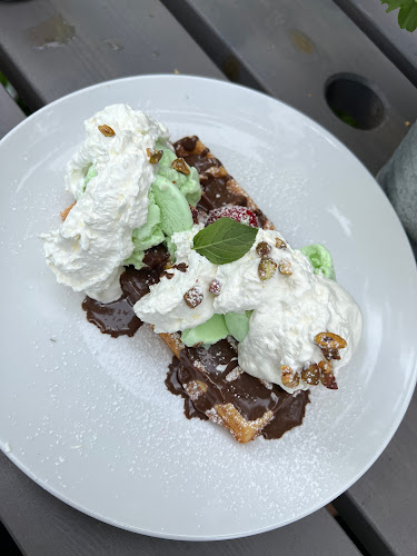 Button Town Café - Gastronomi och hotellverksamhet