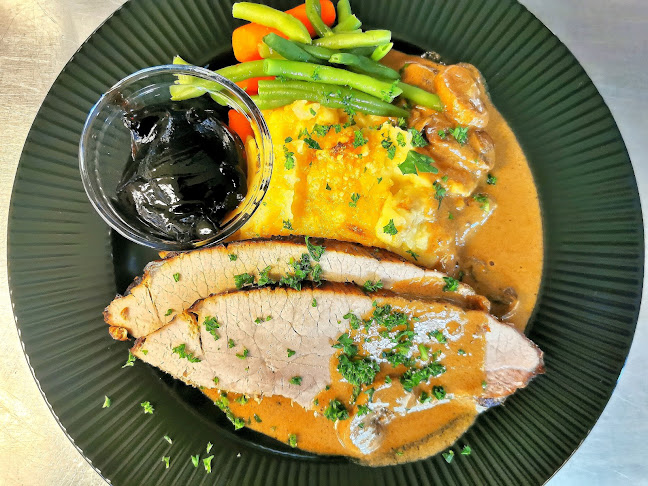 Möre Golfkrog - Gastronomi och hotellverksamhet