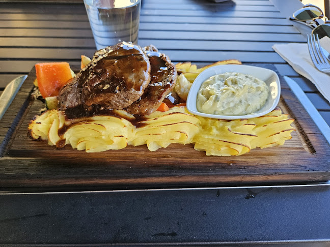 Restaurang Pizzeria Capri i Kisa - Gastronomi och hotellverksamhet