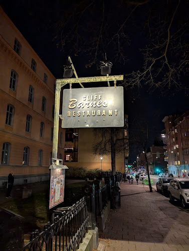 Cliff Barnes - Gastronomi och hotellverksamhet