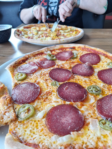 Pizzeria Arena - Gastronomi och hotellverksamhet