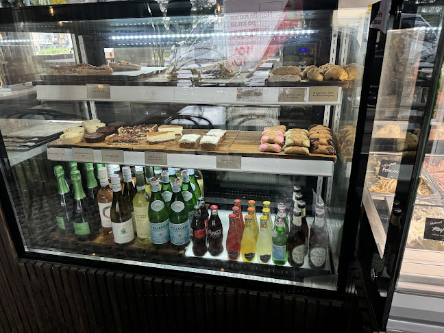 Opinii despre Deli Molinari Traneberg în Bromma - Gastronomi och hotellverksamhet