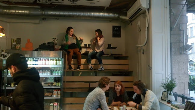 Comments and reviews of Kalf & Hansen