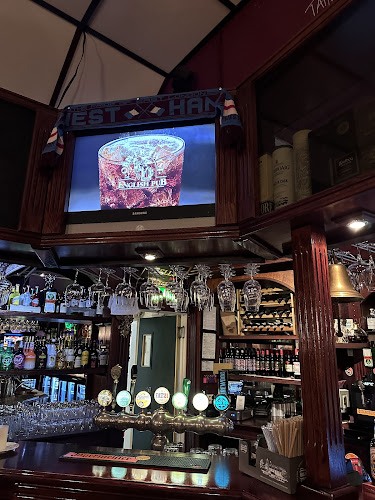 Oliver Twist - Gastronomi och hotellverksamhet