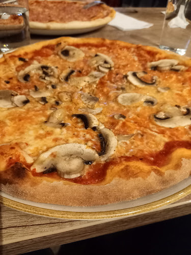 Bobbys Pizzahus - Gastronomi och hotellverksamhet