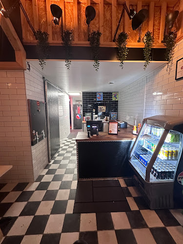 Chucky Burger - Gastronomi och hotellverksamhet