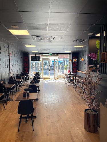 Aki Sushi & Ramen och poke bowl