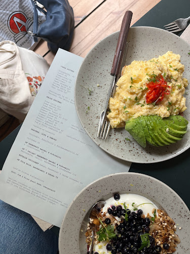 Cafè Pom & Flora Vasastan Open Times